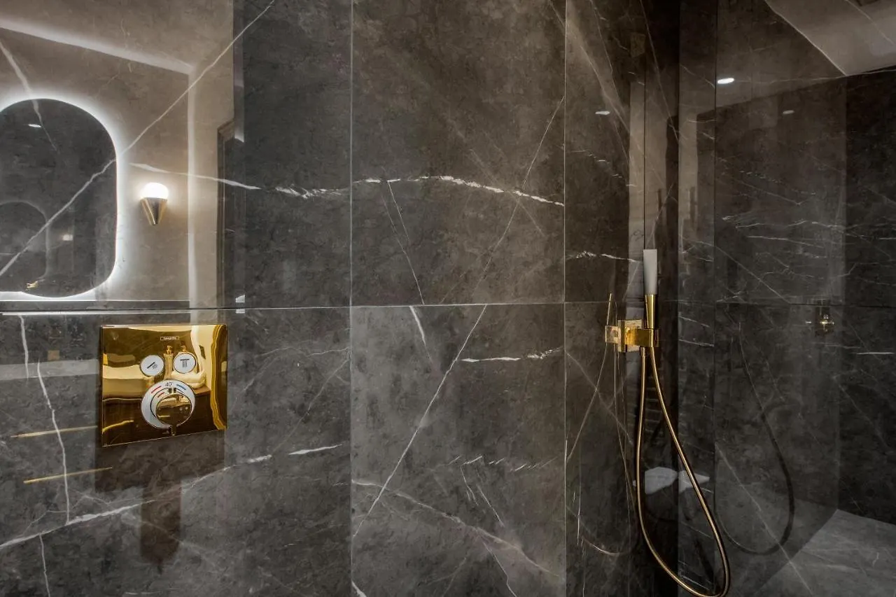 Les Suites De L'Ile Barbe Lione 0*,
