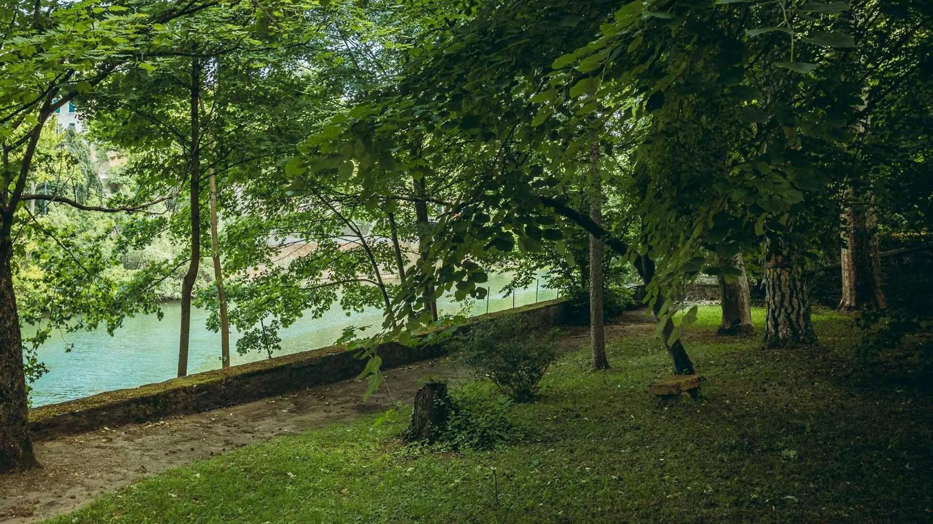 Les Suites De L'Ile Barbe Lyon
