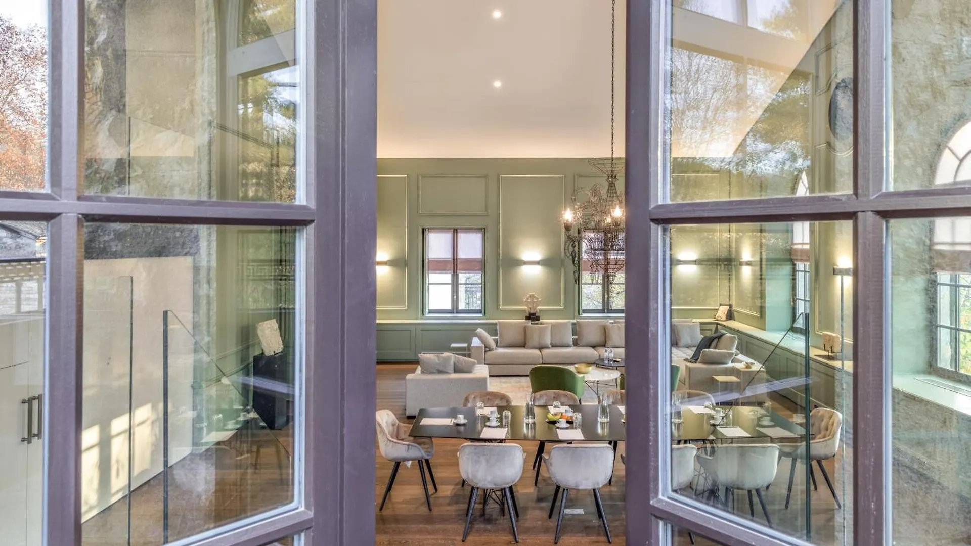 Les Suites De L'Ile Barbe Lyon 0*,